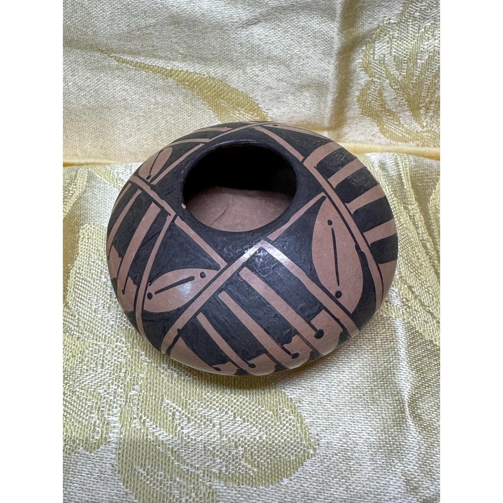 Luis Villa Mata Ortiz Miniature Seed Pot Southwestern Pottery Signed 2.75"
